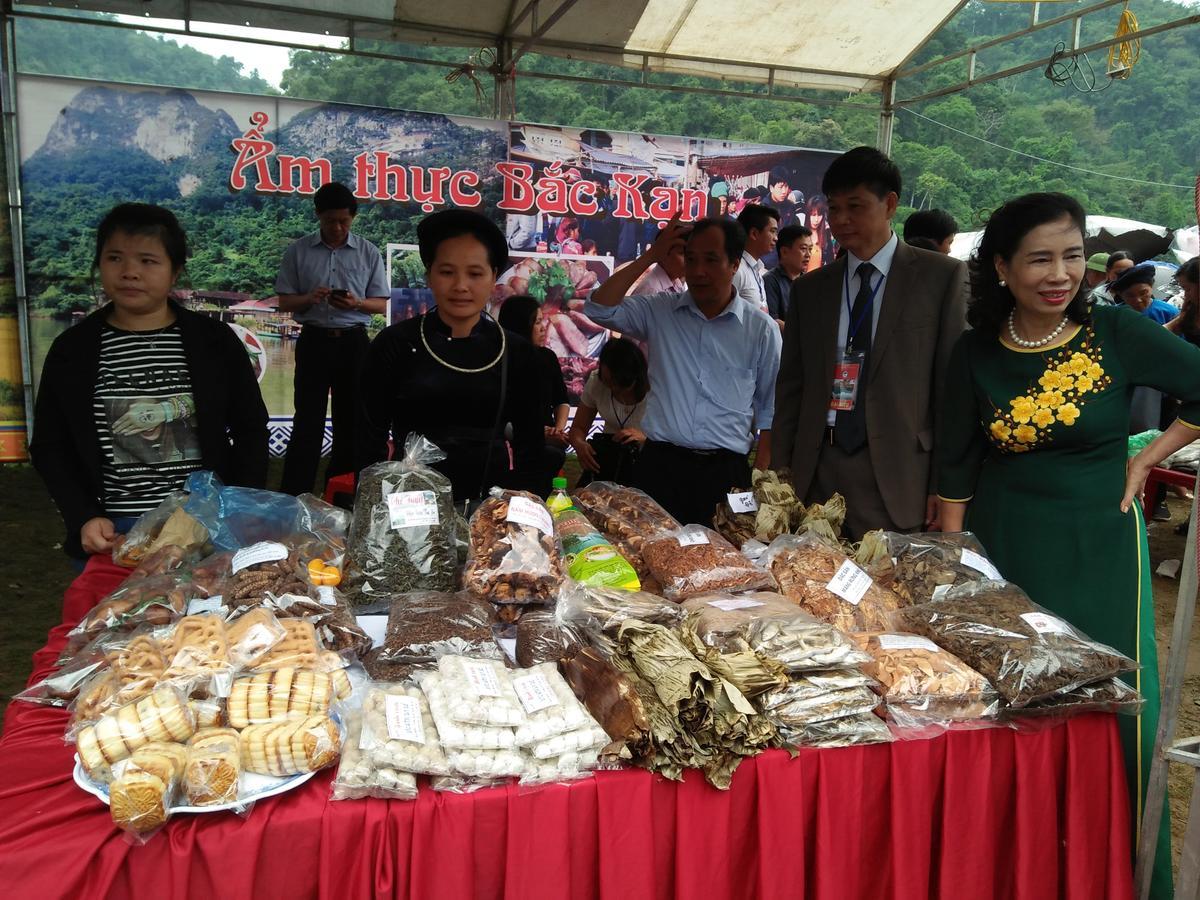 Tran Xuan Homestay Ba Be Luaran gambar